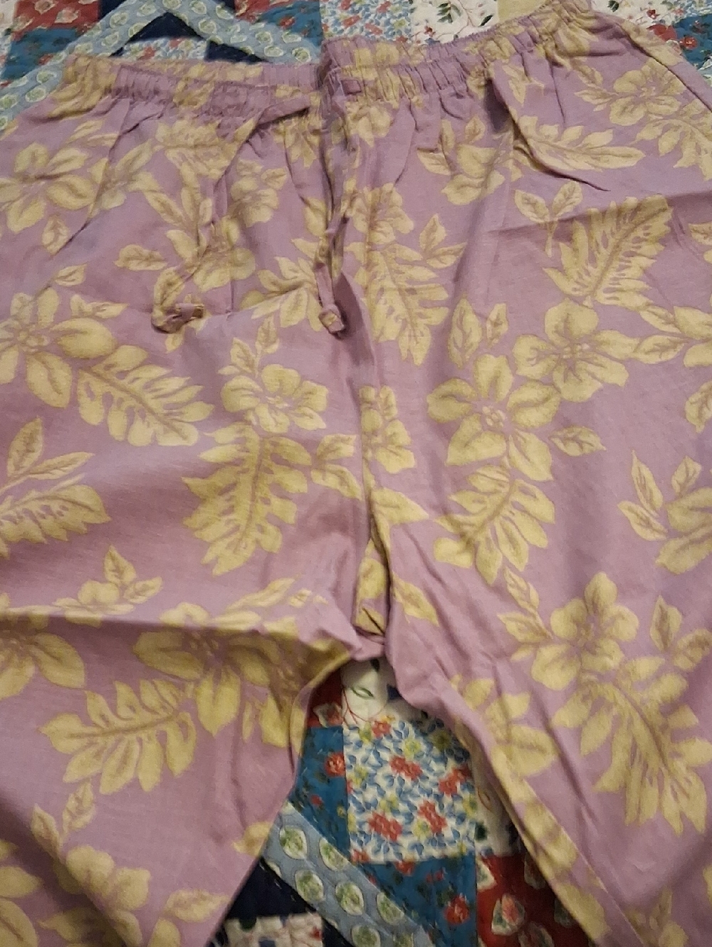 Denim&Co Lavender Purple Capris with Pale Yellow Floral Print